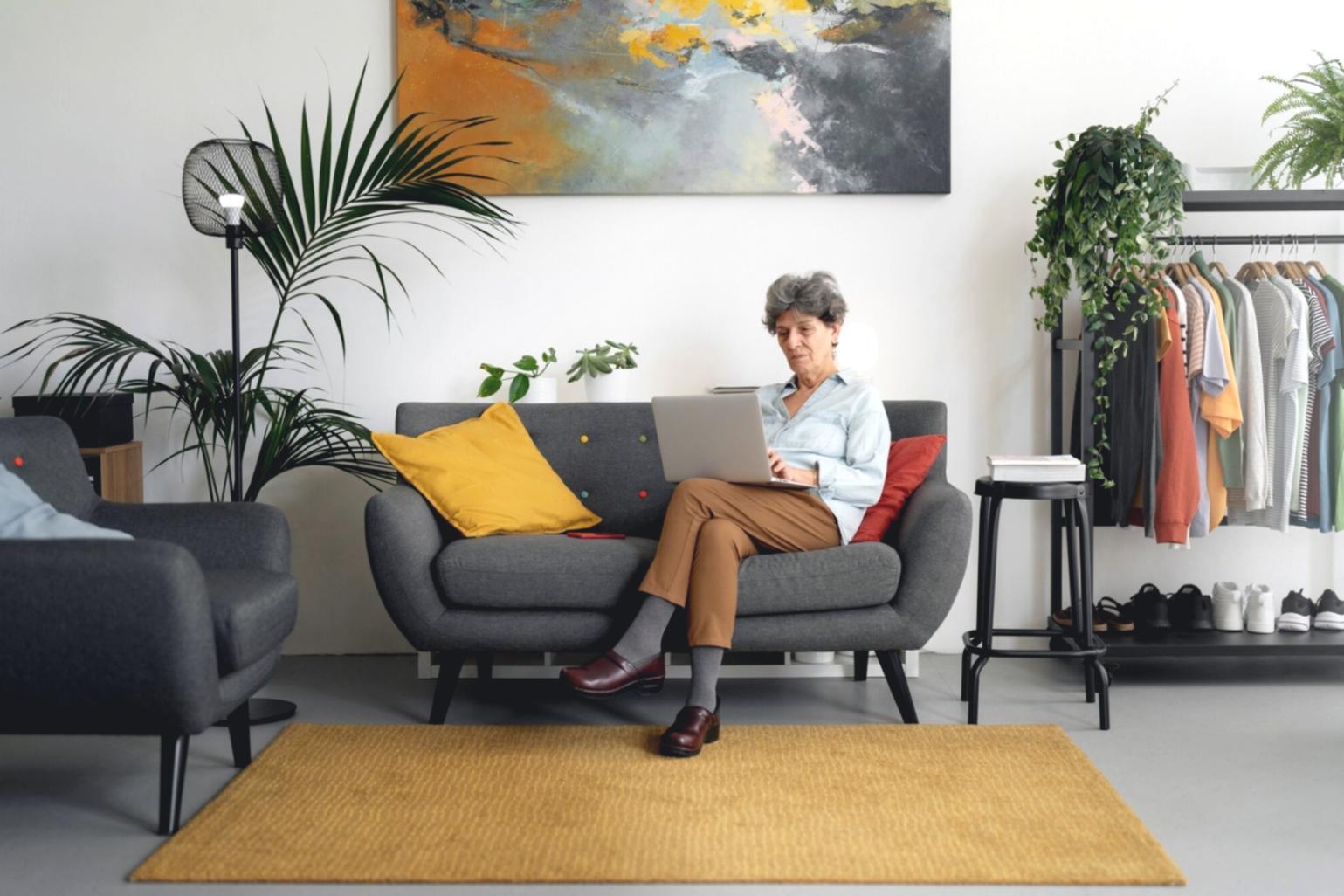 Benutzerfreundliche Finanzoberfläche auf verschiedenen Geräten